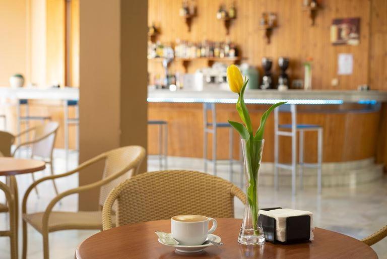 Ath Andarax Hotell Aguadulce  Exteriör bild